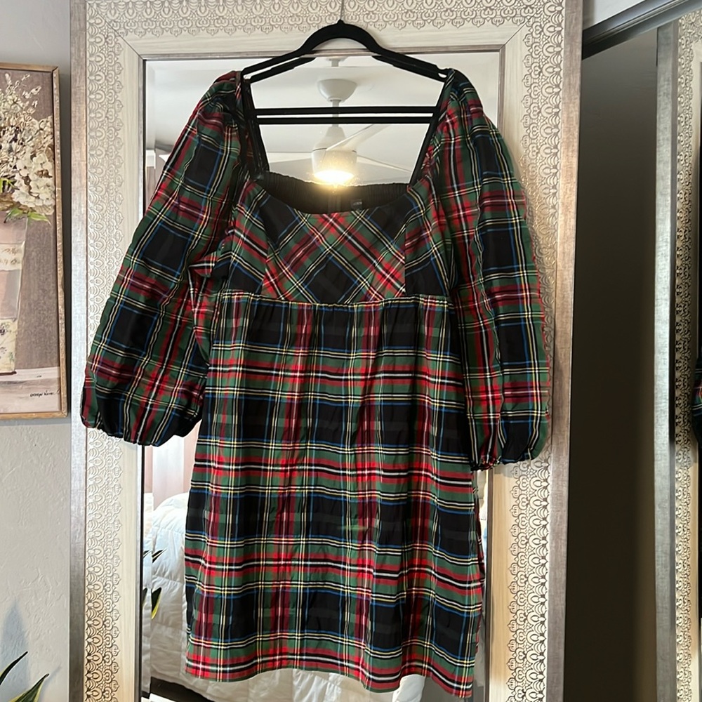 JCrew plaid dress. Square neck and puff sleeves with empire waist